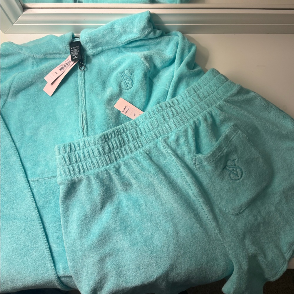 VICTORIA'S SECRET Point Terry Cloth Hoodie & Short Set - Picture 2 of 12